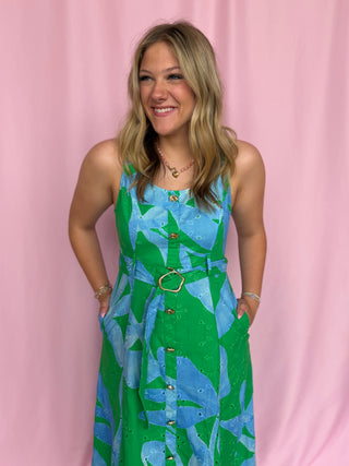 woman weaing maxi dress