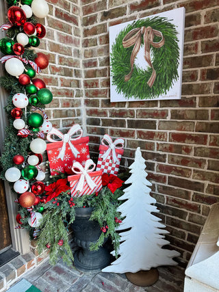 Classic Red & White Decor