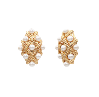 Rhombus Pattern Pearl Hoop