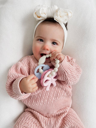 Itzy Trio Bow Teether