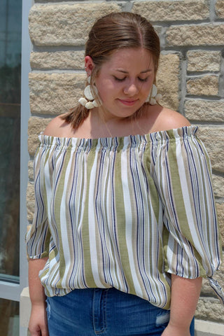 Center Stage Top - Curvy