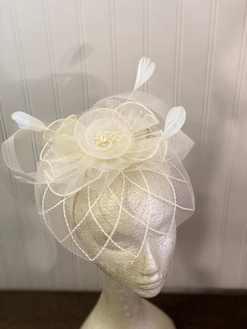OffWhi Pearl Center Fascinator