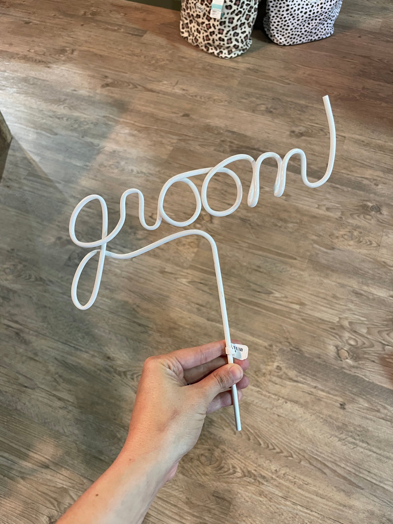 Groom Straw