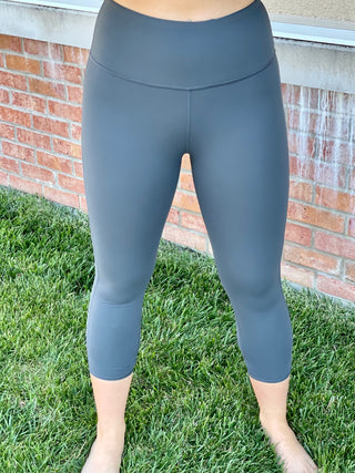 Overlay Cut Out Capri Legging