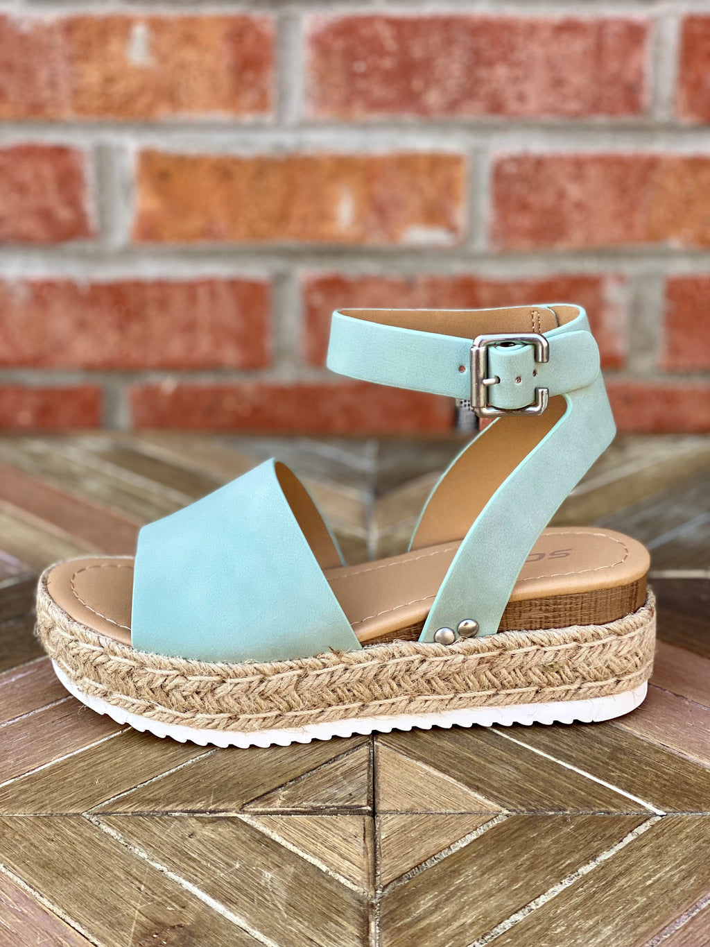 Main Topic Flatform Sandal