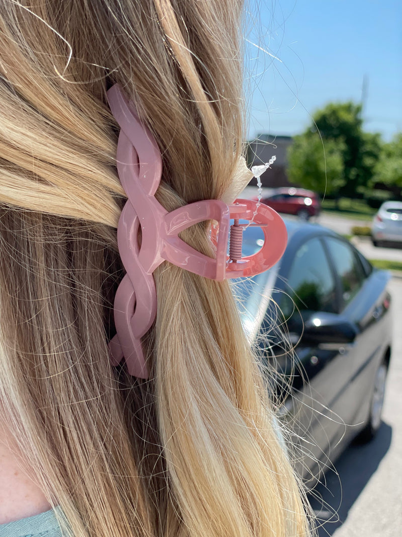 Twisted Bear Claw Hair Clip Pink